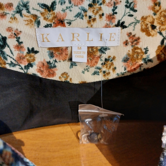 Karlie Ditsy Floral Corduroy Tapestry Quilted Ruffled Jacket Coat M NWT - Picture 3 of 16
